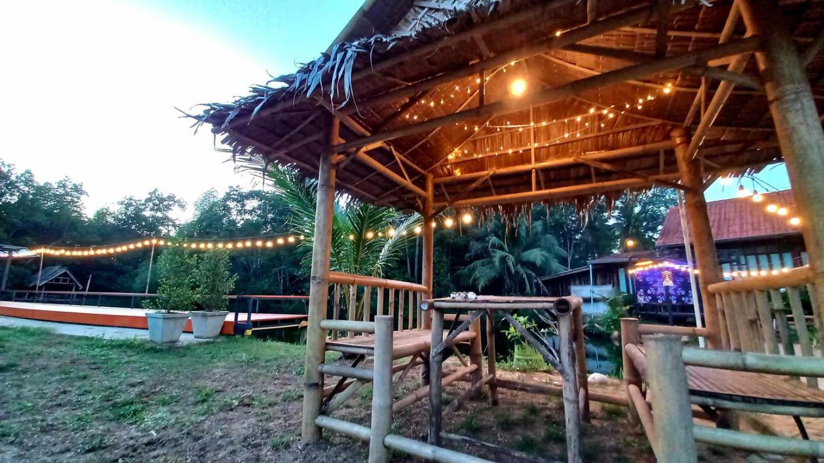 Bar Horizon Hostel Чумфон Екстериор снимка