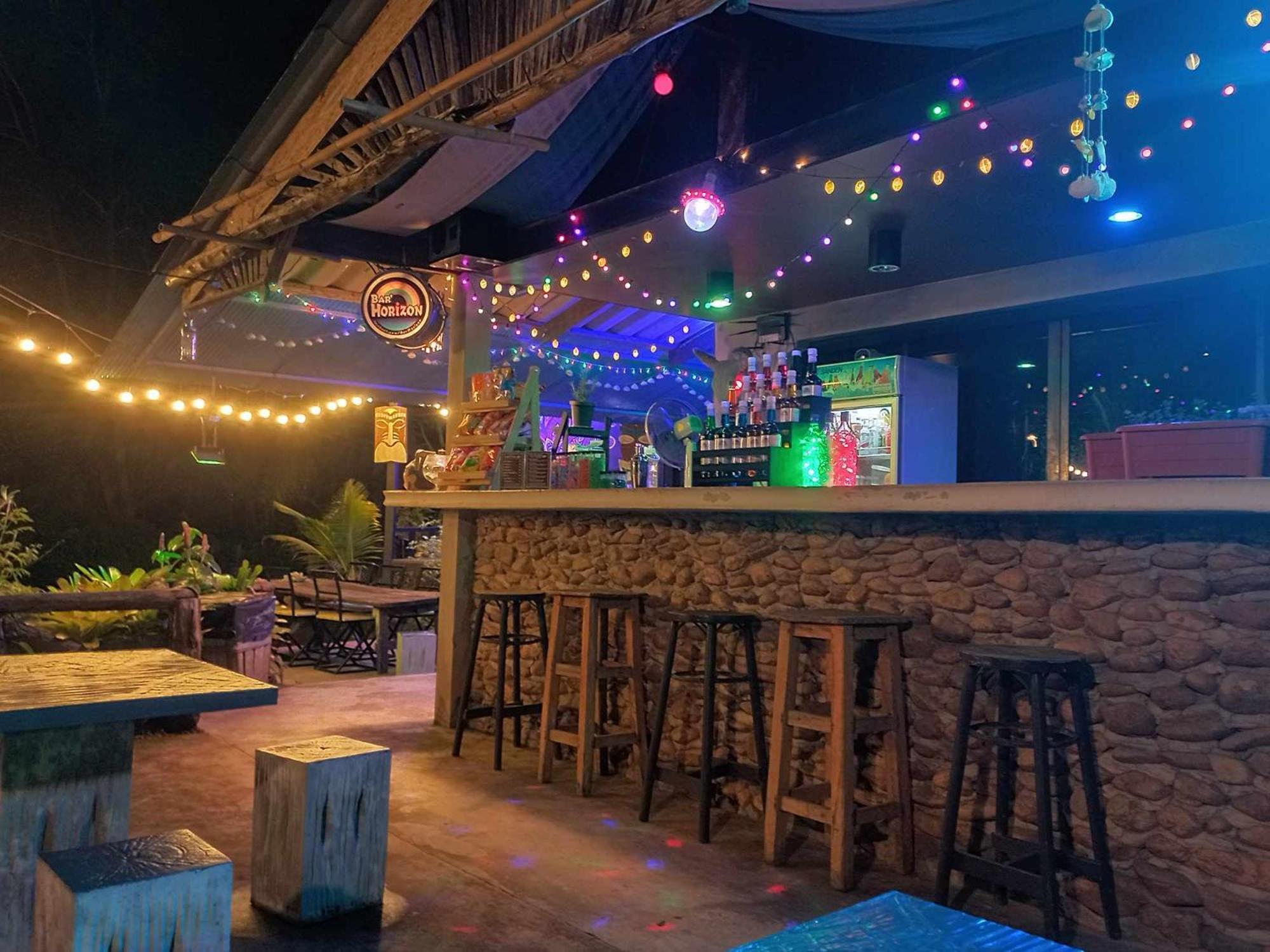 Bar Horizon Hostel Чумфон Екстериор снимка
