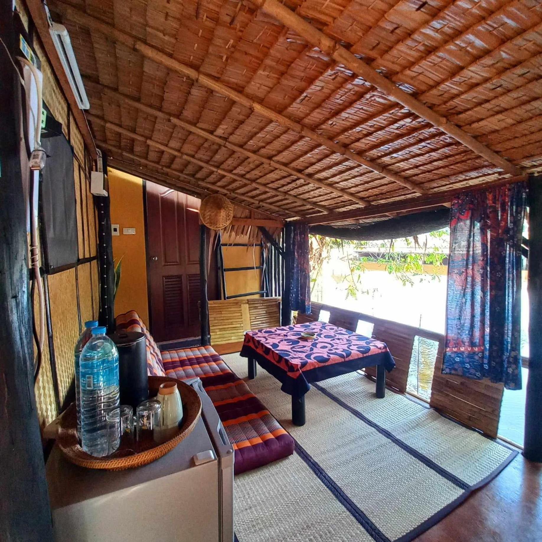 Bar Horizon Hostel Чумфон Екстериор снимка