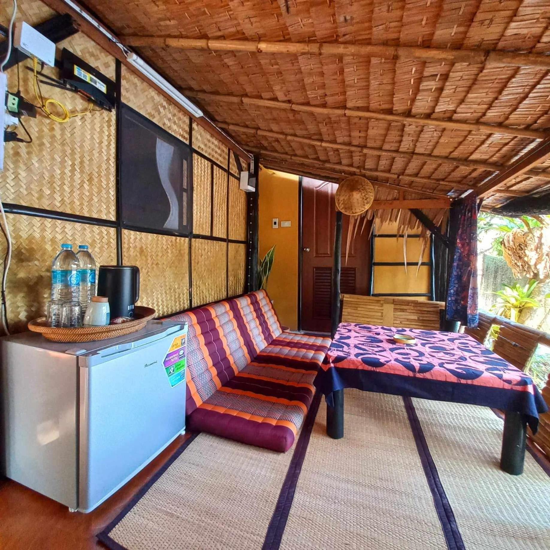 Bar Horizon Hostel Чумфон Екстериор снимка