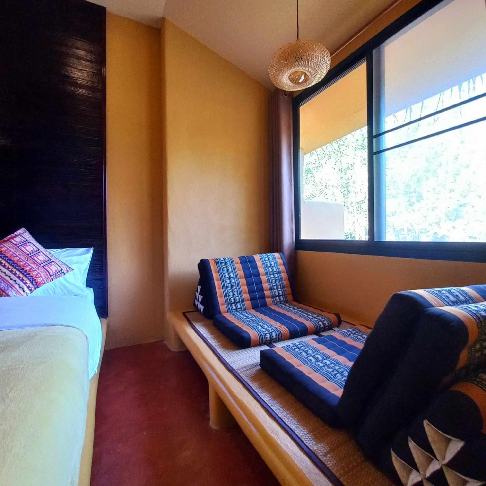 Bar Horizon Hostel Чумфон Екстериор снимка